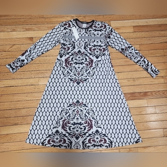 Women's Long Sleeve Geometric Print Dress - Picture 8 of 8